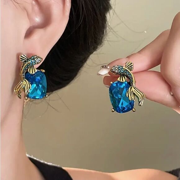 💙 Heidi DAUS Elegant Gold and Blue Swarovski crystal Fish Earrings 💙 - Picture 7 of 7